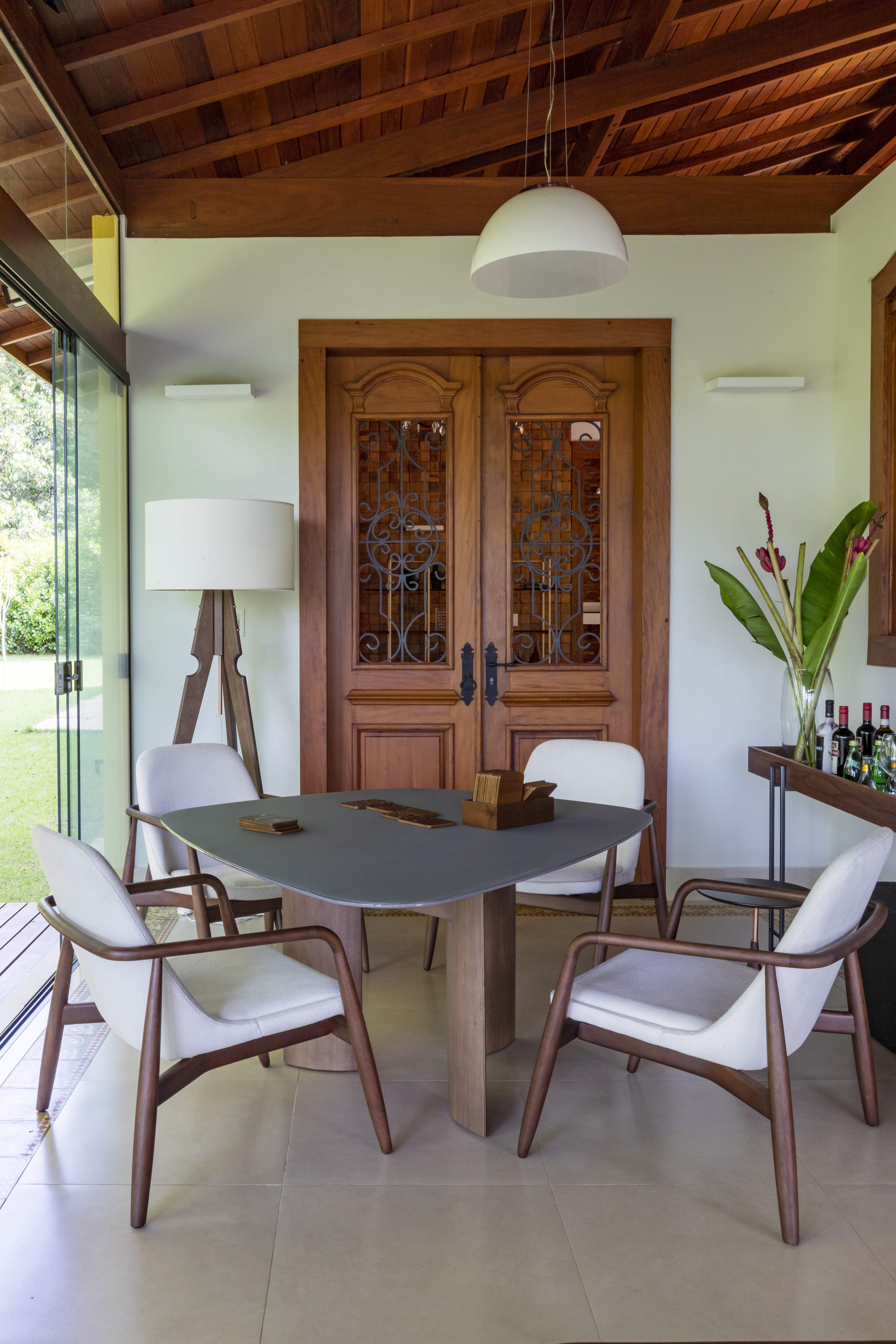 Mesa de Jantar Pilares 